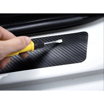 Naklejki ochronne karbonowe na progi samochodowe